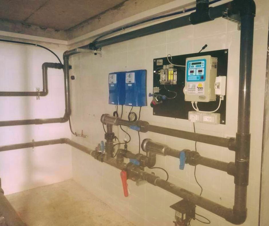 שירותי בריכות